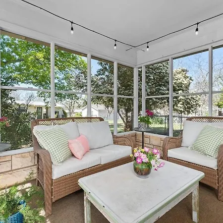 Vintage Veranda - Ping Pong Table & More Fredericksburg Exterior photo