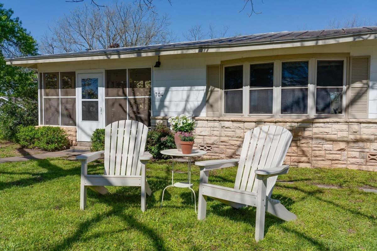 Vintage Veranda - Ping Pong Table & Holiday home *